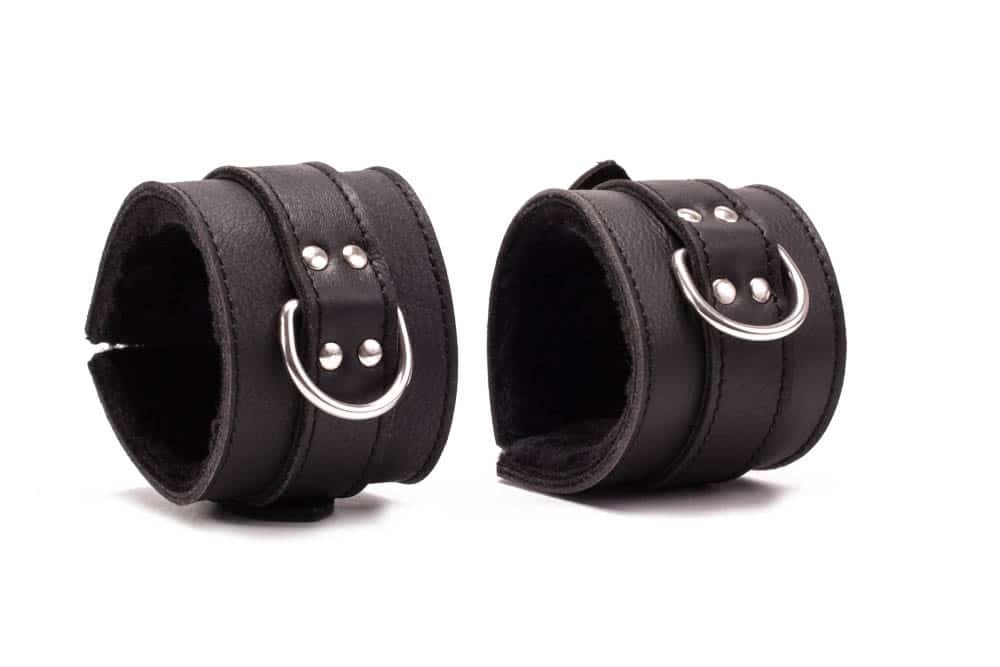 Hand Cuffs Grain Leather Black ViPstore.hu - Erotika Webáruház - Szexshop 2 Hand Cuffs Grain Leather Black ViPstore.hu - Erotika Webáruház - Szexshop 2
